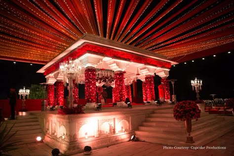 Green Gold Decor, Vidhi Mandap, Minimal Wedding Decor, Umaid Bhawan Palace, Jaipur Wedding, Dream Wedding Locations, Regal Wedding, Wedding Stages, Luxury Weddings Reception