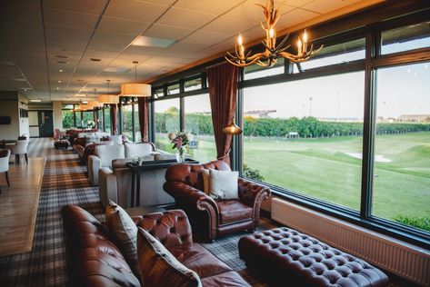 Golf Clubhouse Aesthetic, Country Club Furniture, Golf Course Clubhouse Ideas, Country Club Bar Interior Design, Golf Club Bar Design, Tennis Clubhouse Interior, Golf Lounge Design, Golf Country Club Interior, Golf Clubhouse Decor