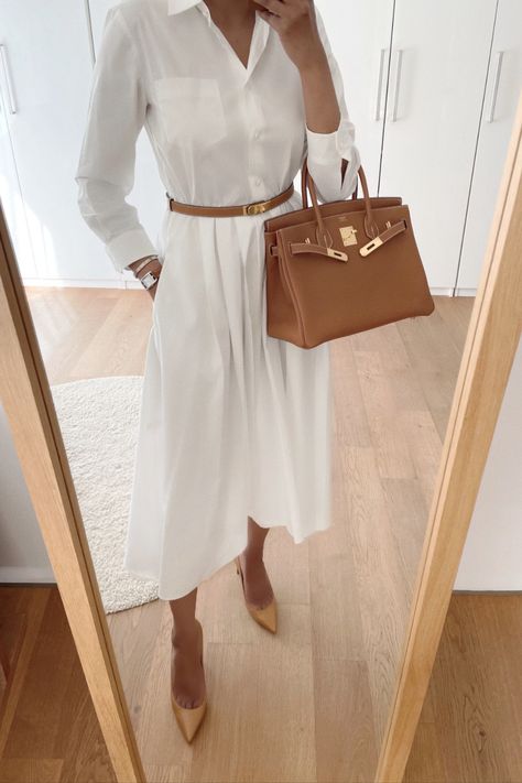 Belted T Shirt Dress, Hermes Summer Outfit, Shirt Dress Office Outfit, Belted Shirt Dress Outfit, Belted Dress Outfit Summer, Belt Around Dress, H Belt Outfit Hermes, Hermes Kelly Belt Women Outfits, Hermes Belt Outfit Women