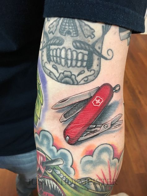 Pocket Knife Tattoo, Tattoo Calf, Tattoo Chart, Web Phone, Knife Tattoo, Army Knife, School Tattoo, Old School Tattoo, Swiss Army Knife