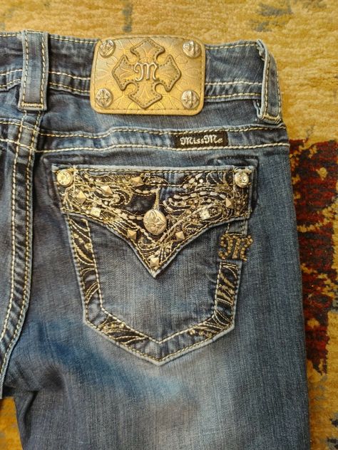 Like new Miss Me skinny jeans size 27x29. The waist measures 14.5" across the top with a 8" rise. Mexican Pants, Bejeweled Jeans, Country Jeans, Bedazzled Jeans, Mcbling Fashion, 2000s Clothing, Bling Jeans, Cute Nike Outfits, Baggy Clothes