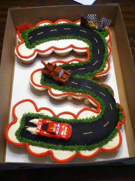 Cars cupcake cake Car Cakes For Boys, Low Carb Fast Food, Birthday Cake For Men, Birthday Cupcakes Boy, Cake For Men, Toddler Boy Birthday, Pull Apart Cake, Cars Birthday Cake, Elmo Birthday Party