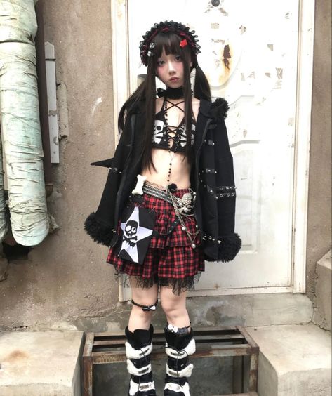 Visual Kei Outfits, Japanese Alternative Fashion, Dark Decora, Visual Kei Fashion, Aesthetic Edgy, Harajuku Goth, Kei Visual, Harajuku Fashion Street, Kei Fashion