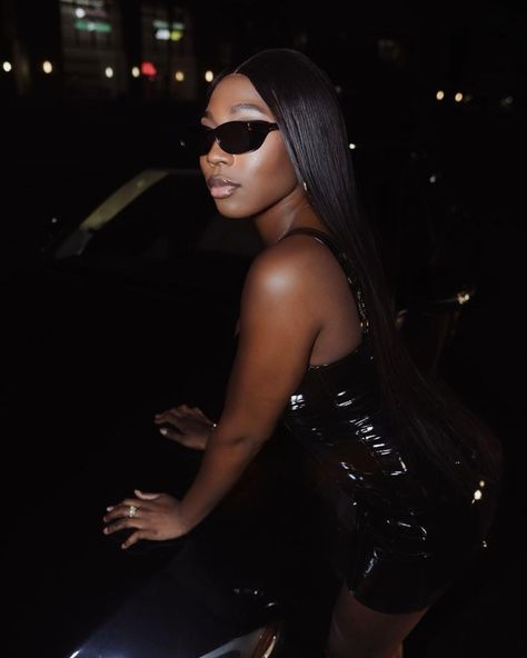 Night Photoshoot Black Women, Late Night Photoshoot Outside, Nighttime Photoshoot Ideas Outside, Photoshoot Night Ideas, Nightime Photoshoot Ideas, Night Birthday Photoshoot, Night Shoot Ideas, Birthday Shoot Ideas Outdoor, Downtown Photoshoot Night