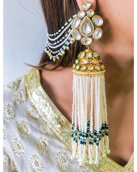 #BridalTrendAlert: The 80’s Bahubali Earrings Are Back! #shaadiwish #indianwedding #indianjewellery #jewellery #jewellerydesigns #earrings #heavyearrings Bahubali Earrings, Bridal Jewellery Inspiration, Indian Jewelry Earrings, Indian Bridal Jewelry Sets, Bridal Jewellery Design, Heavy Earrings, Antique Jewellery Designs, Indian Jewellery Design Earrings, Antique Jewelry Indian