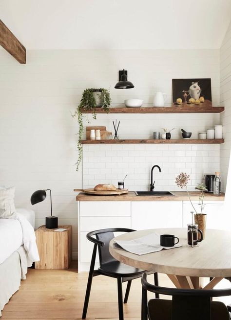 Deco Studio, Studio Kitchen, Casa Container, Tiny Kitchen, Byron Bay, House Inspo, Apartment Living, 인테리어 디자인, Wabi Sabi