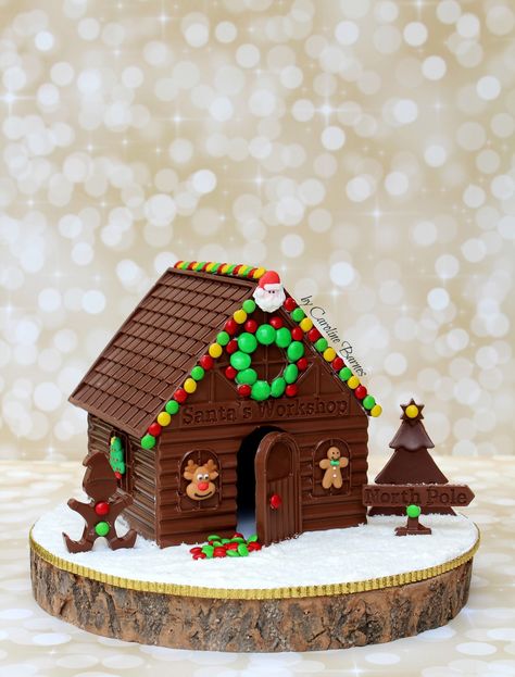 Christmas House Cake, Decadent Christmas Desserts, Beauty And The Beast Wedding Cake, Graham Cracker Gingerbread House, Chocolate House, Best Christmas Desserts, Edible Decorations, Desserts Christmas, Christmas Apps