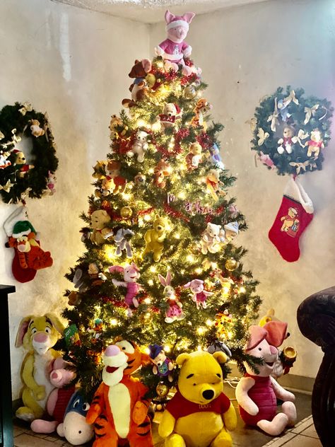 Winnie The Pooh Christmas Tree Ideas, Winnie The Pooh Christmas Aesthetic, Winnie The Pooh Christmas Tree, Winnie The Pooh Christmas Ornaments Diy, Winnie The Pooh Christmas Gifts, Winnie The Pooh Christmas Tree Topper, Winie The Pooh, Winnie The Pooh Decor, Winnie The Pooh Christmas