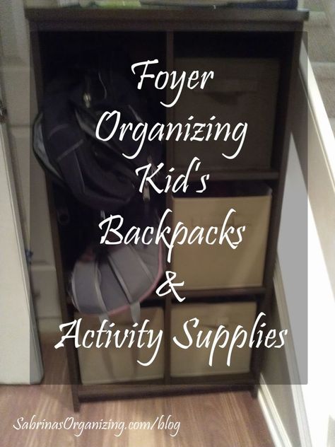 foyer organizing backpacks and supplies Organizing Backpacks, Foyer Organization, Organizing Photos, Blog Organization, Backpack Organization, School Activity, Organizing Time, Organization Diy, Entryway Organization