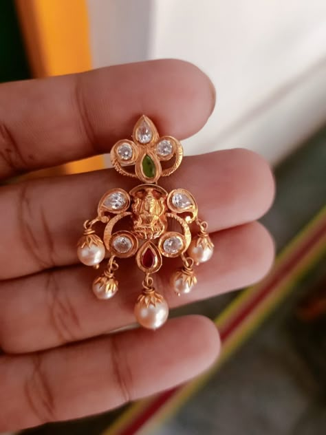 Step Buttalu Gold, 4 Grams Gold Ear Rings Latest Design, 3grams Gold Earrings Indian, Pearl Jhumkas Gold, Gold Studs Earrings Indian, 2 Grams Gold Earrings Designs, Ear Rings Gold, Small Earrings Gold, Temple Jewellery Earrings