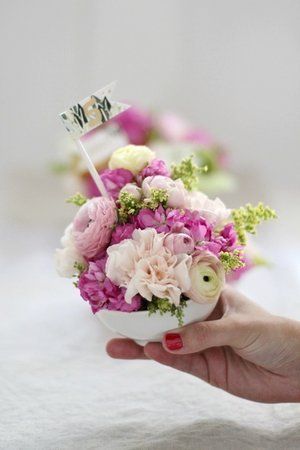 Place Card Mini Florals   - CountryLiving.com Fancy Plants, Centerpiece Arrangements, Do It Yourself Decoration, Arranging Flowers, Small Flower Arrangements, Craft Flowers, Fleurs Diy, Deco Rose, Diy Arrangements