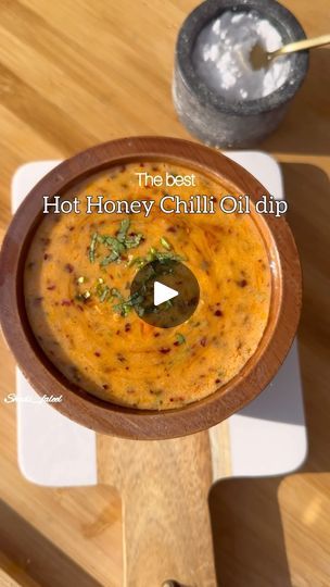 Hot Honey Dip, Veg Salad Recipes, Honey Dip, Yoghurt Sauce, Hot Chili Oil, Chili Dip, Dip Sauce, Chilli Oil, Honey Oil