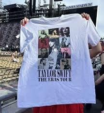 Taylor Swift Casual, Taylor Swift Tshirt, Swag Shirts, Taylor Swift Merchandise, Taylor Swift Legs, Taylor Swift Street Style, Disney Couple T-shirt, Taylor Swift Shirts, Taylor Swift Birthday