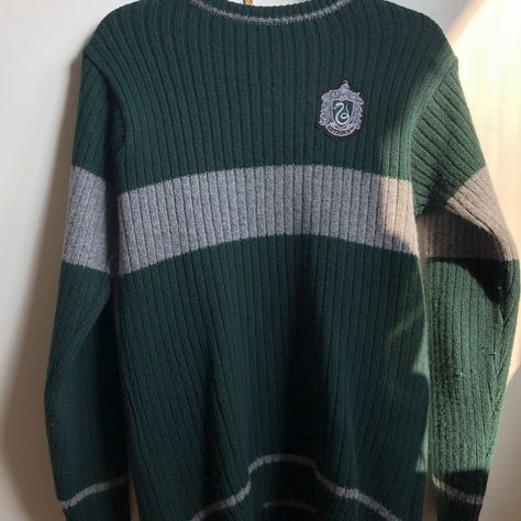 Harry Potter Jumper, Hogwarts Sweater, Slytherin Uniform, Slytherin Quidditch, Fame Clothes, Slytherin Clothes, Slytherin Fashion, Hogwarts Uniform, Harry Potter Accessories