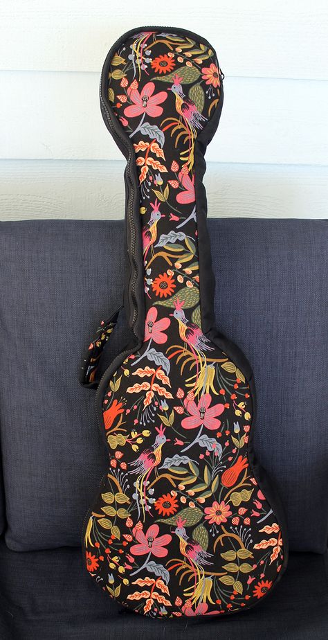 DIY Baritone Ukulele Bag Guitar Bag Diy, Painted Violin Case, Diy Ukulele Bag, Painted Guitar Case, Ukulele Diy, Painted Ukulele, Ukulele Art, Baritone Ukulele, Ukulele Case