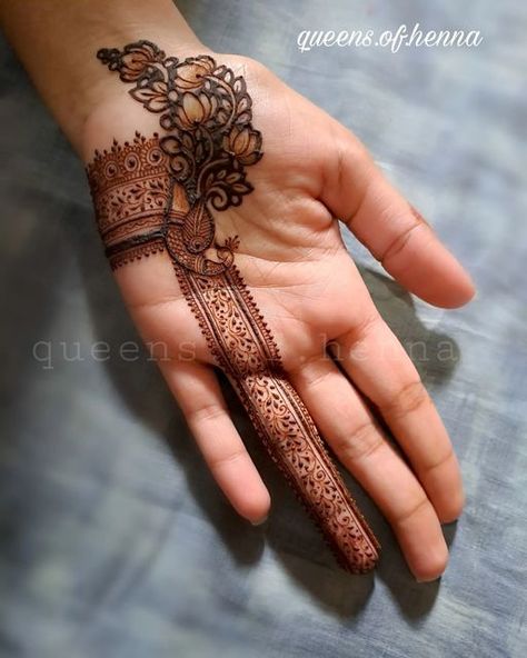 Trending Mehendi Designs 2023, Latest Unique Mehndi Designs, Ring Finger Mehndi Design, Peacock Henna Designs, Mehndi 2023, Finger Mehndi Design, Peacock Mehndi Designs, Finger Mehndi, Mehndi Designs Bridal Hands