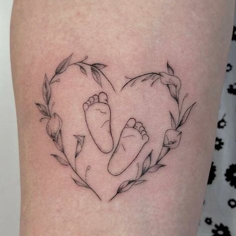 Footprint Tattoo Ideas Mom, Matching Parent Tattoos For Baby, Baby Side Profile Tattoo With Flowers, Baby Feet Tattoos Footprint, Birth Tattoo Ideas Baby, Baby Foot Print Tattoo Ideas, Tattoo Ideas For Baby Girl, Newborn Footprint Tattoo Ideas, Mum And Baby Tattoo