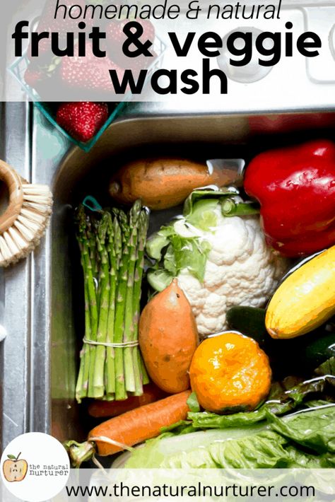 This easy homemade fruit and veggie wash is a great little trick for cleaning your produce when you bring it home and helping it to last longer! It is natural, inexpensive and made with something you probably already have in your kitchen. Fruit And Veggie Wash, Washing Fruits And Vegetables, Washing Veggies, Fruit Veggie Wash, Veggie Wash, Cleaning Naturally, Fruit And Vegetable Wash, Fruit And Veggie, Clean Products