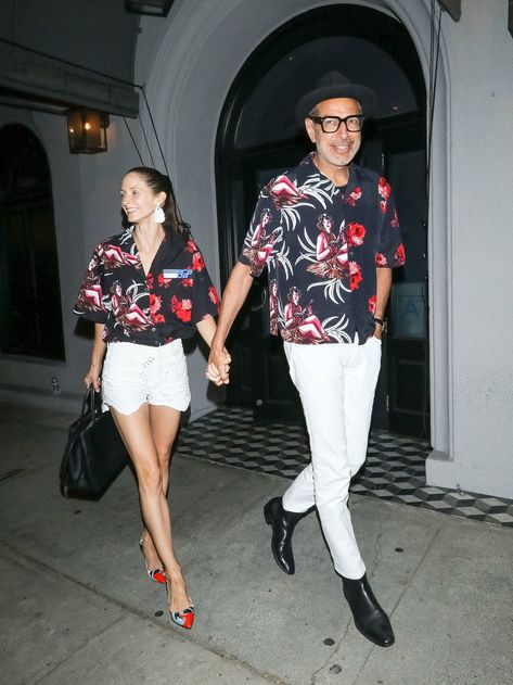 Jeff Goldblum Outfit, Prada Shirt, Halloween Parejas, Jeff Goldblum, Street Cats, Date Night Fashion, Hawaiian Print Shirts, Most Stylish Men, Kevin Hart