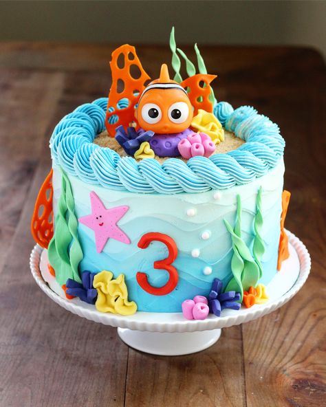 Nemo Birthday Party Cake, Finding Nemo Cakes, Finding Nemo Smash Cake, Nemo Cake Ideas, Finding Dory Cupcakes, Nemo Cupcakes, Finding Nemo Birthday Party Ideas, Dory Birthday Cake, Nemo Birthday Cake