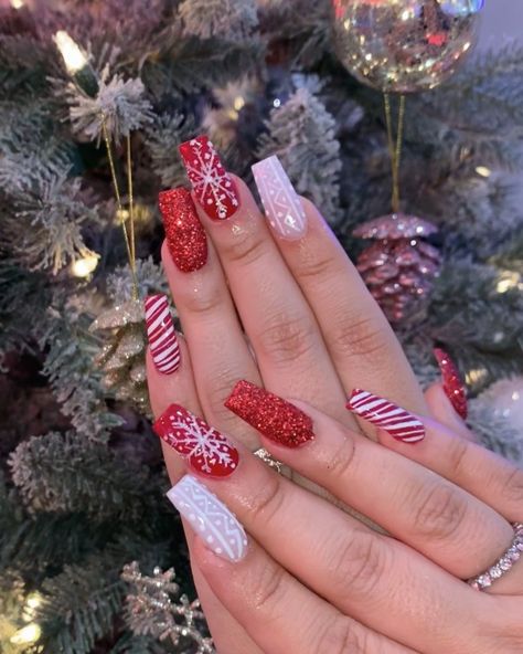 Christmas Nails Glitter, Xmas Nail Art, Red Christmas Nails, Winter Nails Acrylic, Cute Christmas Nails, Christmas Gel Nails, Christmas Nails Acrylic, Pink Acrylic Nails, Xmas Nails