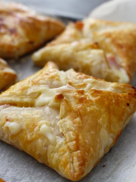 Ham Puff Pastry Recipes, Ham And Cheese Pastries, Irish Jambon Recipe, Flat Ham Pie Puff Pastry, Puffed Pastry Ham And Cheese, 5 Ingredient Irish Jambon, Ham And Cheese Jambons, Egg Ham And Cheese Hand Pies, Ham Egg Cheese Puff Pastry