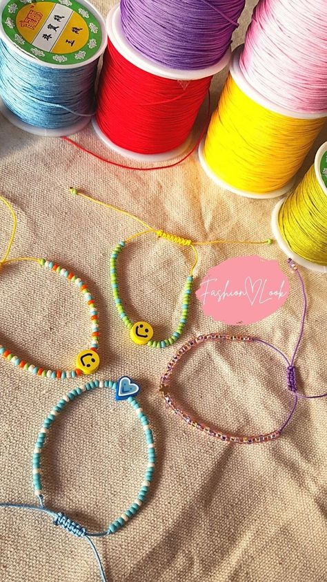 Preppy Jewelry, Bead Charms Diy, Beaded Necklace Diy, Diy Bracelets Easy, Diy Bracelet Designs, Beads Bracelet Design, Handmade Jewelry Tutorials, Beaded Jewelry Designs, Handmade Jewelry Diy