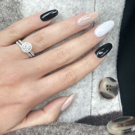 Neutral And Black Nails Short, Black White And Tan Nails, Black White And Brown Nails, White Fall Nail Designs, Black And White Dip Powder Nails, Neutral Nails With Black, Black And White Dip Nails, Fall Nails With Black, Neutral And Black Nails