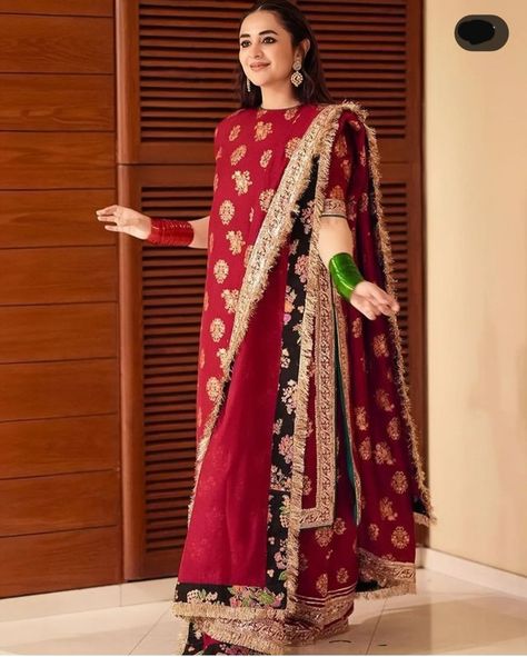 Red Banarsi Suit, Pakistani Party Wear Dresses, Yumna Zaidi, Desi Wedding Dresses, Pakistani Wedding Outfits, Pakistani Dresses Casual, Pakistani Fancy Dresses, Beautiful Pakistani Dresses, Modest Dresses Casual