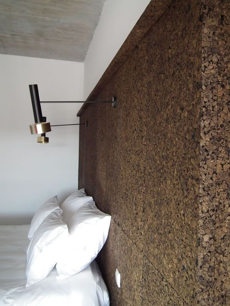 Black Cork with a light ambiance makes an incredible contrast. Try it on your #bedrromdesign but I assure  you that will rock in any #designproject. | #cork #designwithcork #bedroomdesign #bedroomdecorationideas #bedroomdecoration #bedroomdecor #corkdesign #corkdecor #corkyourlife #blackcork #corkbed | Find out more at: www.corksribas.pt Cork Walls Bedroom, Cork Wall Bedroom, Black Cork Wall, Cork Panel Wall, Cork Bedroom, Cork Headboard, Cork Wall Ideas, Cork Insulation, Garden Office Ideas