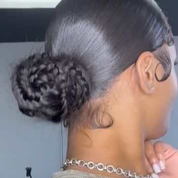 LA HAIR STYLIST🫶🏾 on Instagram: "Get intoooo this fishtail bun🤪😍😍 • • • #sleekhair #sleekponytail #braid #braidedponytail #lahairstylist #sleekbun #bun #babyhair #hair #lahair #explore #explorepage #evrythng1k #losangeles #losangeleshair #sleek #ponytail #sleekponytail #explorepage #evrythng1k #losangeles" Fishtail Braid Bun, Fishtail Braid Ponytail, Fishtail Bun, Future Hairstyles, Bun Bun, Ponytail Bun, Sleek Bun, Fishtail Braid, Black Inspiration