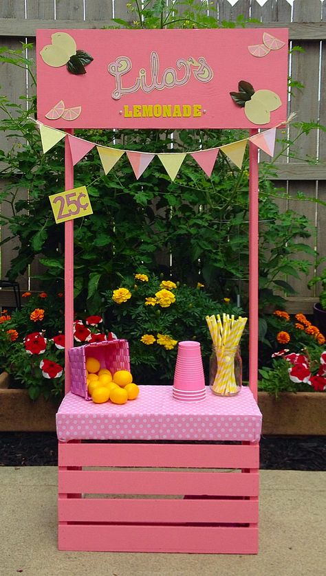 Daycare Rooms Setup, Kids Play Store, Pink Lemonade Stand, Pink Lemonade Birthday Party, Lemonade Birthday Party, Kids Lemonade Stands, Tutti Frutti Birthday Party, Kids Lemonade, Stall Decorations