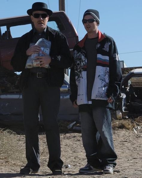 Jessie And Walter White, Jesse Pinkman Outfit, Breaking Bad Costume, Beaking Bad, Duo Costumes, Aaron Paul, Call Saul, Walter White, Pink Men