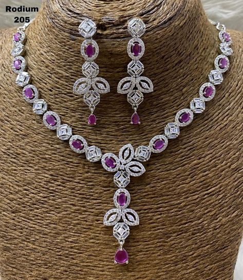 Purple Necklace Indian, Ear Tops, Crystal Bridal Jewelry Sets, Indian Wedding Jewelry Sets, Diamond Necklace Designs, Necklace Indian, Indian Jewellery Design Earrings, Fancy Necklace, Indian Jewellery Design