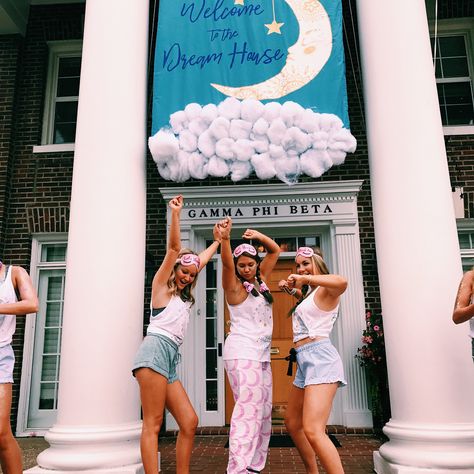 Aoii Bid Day, Coast To Coast Bid Day, Bid Day Photos, Sweet Dreams Bid Day, Sorority Recruitment Decorations, Recruitment Decorations, Axid Bid Day, Sorority Themes, Sorority Banner