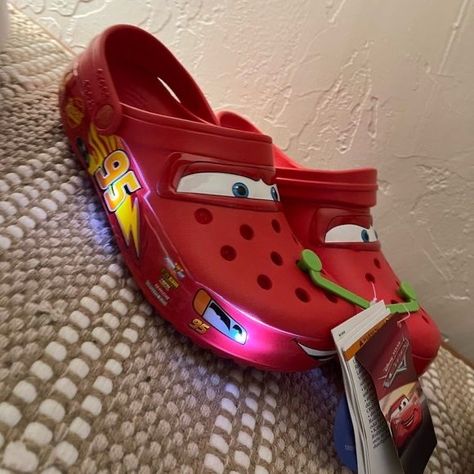 Lightning Mcqueen Crocs, Flash Mcqueen, Mid Jordan 1, Dream Items, All Jordans, Crocs Fashion, Dr Shoes, Fashion Queen, Crocs Classic Clogs