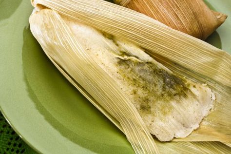 ¿Cuánta manteca lleva un kilo de masa para hacer tamales? Resolvemos ésta y más preguntas para que prepares los tamales perfectos. Tamale Recipe, Mexican Dish, Dried Corn, Mexico Food, Mexican Food Recipes Authentic, Gluten Free Chicken, Enchilada Sauce, Refried Beans, Mexican Dishes