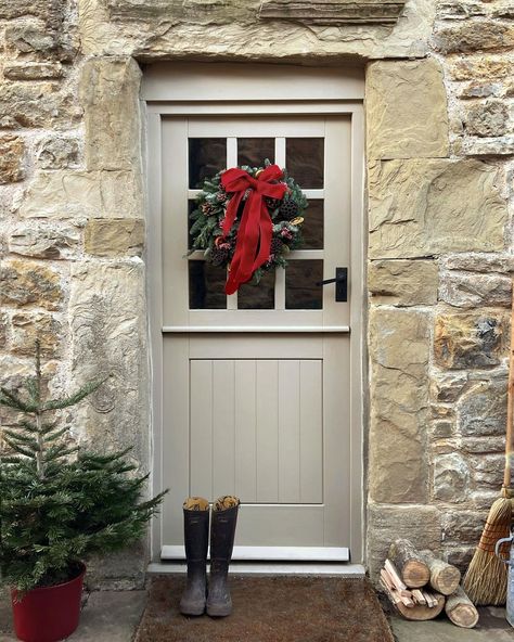 Christmas Porch Aesthetic, English Christmas Aesthetic, Cottage Christmas Aesthetic, French Cottage Christmas, English Cottage Christmas, Tis The Damn Season, English Christmas, Christmas Front Doors, Cottage Christmas