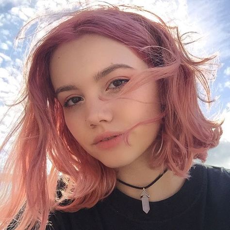 pinterest: ☆nbhdsinner☆ More Soft Pink Hair, Swag Hairstyles, Pink Short Hair, Lazy Town, Pastel Pink Hair, Hair Dyes, Hair Color Pink, Short Hair Color, Pastel Hair