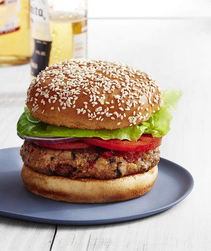 Veggie Burgers Oat Burger Recipe, Veggie Burgers Recipe, Raw Recipes, Going Vegetarian, Shiitake Mushrooms, Veggie Burgers, Beef Burger, Beef Burgers, Vegetarian Cooking