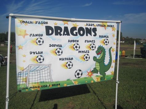 Soccer Banner - Too cute! Senior Soccer Banner Ideas, Soccer Banner Ideas, Soccer Banner Stand, Tournament Door Signs Soccer, Soccer Team Banners, Coaching Soccer, Soccer Ideas, Team Banners, Soccer Banners