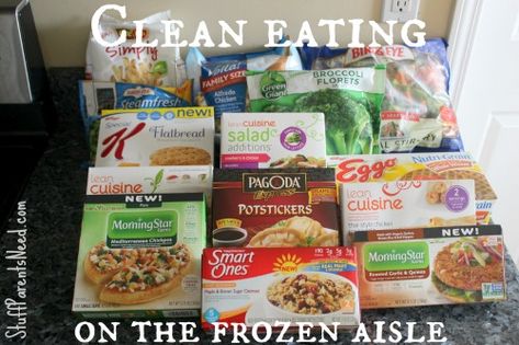 Think you have to ditch the frozen food aisles if you want to do clean eating? Think again! Best Frozen Meals, Healthy Frozen Meals, Lean Cuisine, Clean Eating Lunch, Tv Dinner, Frozen Foods, How To Eat Better, Food Help, Frozen Meals