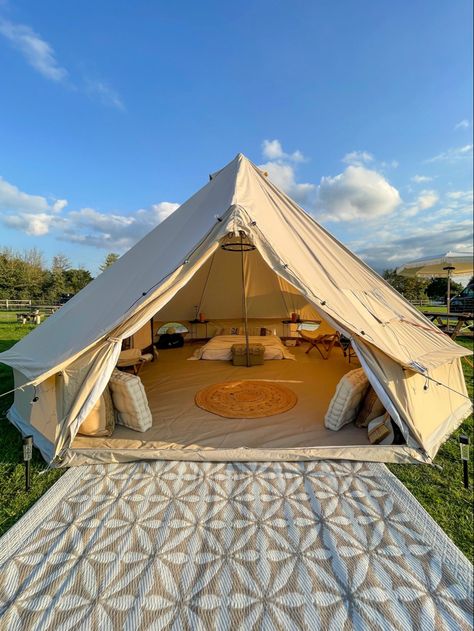 Big Camping Tents, Bell Tent Airbnb, Tenda Camping Aesthetic, Glamping Tent Interior Ideas, Big Tents For Camping, Aesthetic Tent, Cozy Camping Tent, Luxury Tent Camping, Glamping Aesthetic