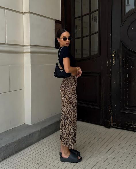 Style inspo Leo Skirt #animalprint #styleinspo #outfitoftheday #ootd #ootdfashion #fashionstyle #leopard Cheetah Long Skirt Outfit, Style Leopard Skirt, Leo Rock Outfit, Leopard Skirt Outfit Fall, Leopard Maxi Skirt Outfit, Mesh Skirt Outfit, Leopard Print Skirt Outfit, Leopard Skirt Outfit, Leopard Maxi Skirts