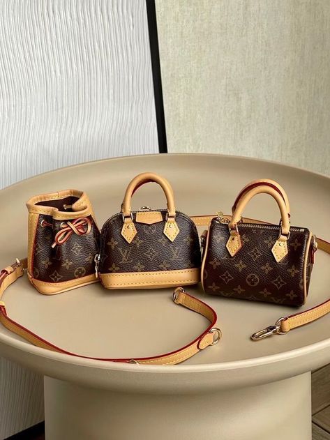 Louis Vuitton Mini Purse, Mini Bag Louis Vuitton, Mini Louis Vuitton Bag, Small Louis Vuitton Bag, Louis Vuitton Mini Bag, Tote Bag Outfit, Louis Bag, Sac Louis Vuitton, Trendy Purses