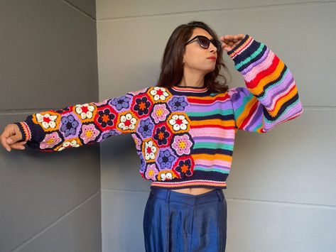 Granny Square Sweater Crop Sweater Knit Sweater Patchwork - Etsy Finland Crochet Sweater Pattern Women, Squared Clothes, Square Sweater, Sweater Colorful, Granny Square Sweater, Patchwork Sweater, Sweater Crop, Crochet Woman, Sweater Crochet Pattern