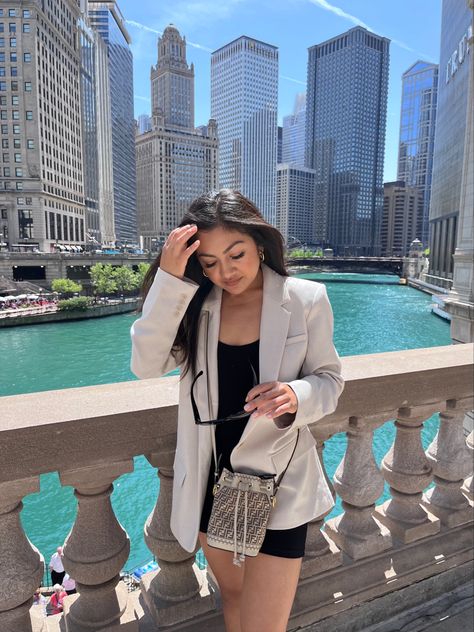 #chicago #riverwalk #outfitinspo River Walk Chicago, Chicago Summer Outfit, Chicago Summer, Chicago Winter, Chicago Pictures, New York Pictures, Chicago River, Chicago Travel, Chicago Photos