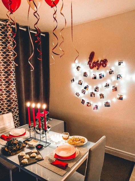 Saint Valentin Decoration, Birthday Room Ideas, Date Night Table Setting At Home, Simple First Night Room Decoration, Valentine Room Decor, Valentines Room Decor, Room Ideas For Adults, Valentine Room, Valentines Room