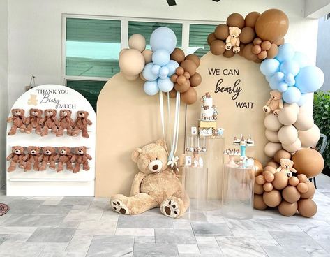 Coffee Baby Shower, Teddy Bear Baby Shower Decorations, Baby Shower Balloon Arch, Classy Baby Shower, Gender Reveal Baby Shower Themes, Bear Baby Shower Theme, Baby Shower Theme Decorations, Simple Baby Shower, Girl Baby Shower Decorations