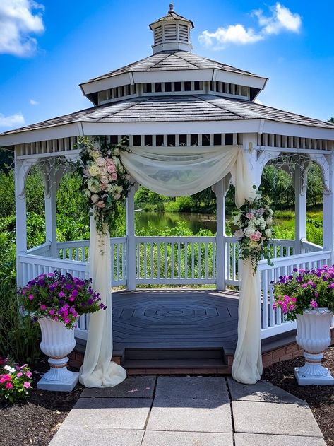 Gazebo Decorating Ideas For Wedding, Wedding Pagoda Decoration, Gazebo Wedding Decorating Ideas, Decorating A Gazebo For A Wedding, Gazebo Decorating Ideas Wedding, Wedding Gazebo Decorations Outdoor, Wedding Gazebo Decorations, Wedding Gazebo Ideas, Park Wedding Decorations